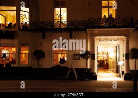 Il Royal Clarence Hotel di Exeter prima che bruciasse Foto Stock