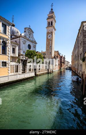 San Giorgio dei Greci, torre pendente a Venezia, Italia Foto Stock