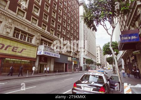Los Angeles, California, USA - 15 gennaio 2000: Veduta editoriale d'archivio dello storico Rosslyn Hotel, sulla 5a strada in centro A LOS ANGELES. Girato su pellicola. Foto Stock