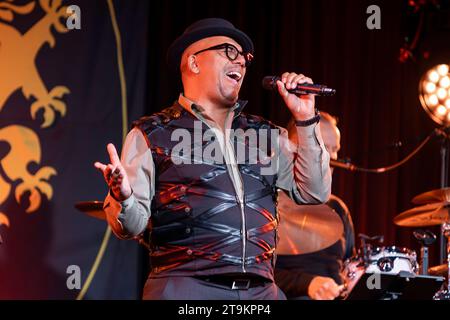 Ben Mayson Gesang während des Konzertes der Rockband Panta Rhei mit dem Programm Alles fließt im Ostradome im Rahmen der Jazztage Dresden., *** Ben Mayson canta durante il concerto della rock band Panta Rhei con il programma Alles fließt all'Ostradome durante il Jazztage Dresda, Foto Stock