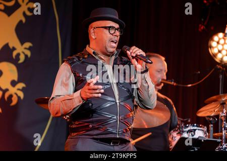 Ben Mayson Gesang während des Konzertes der Rockband Panta Rhei mit dem Programm Alles fließt im Ostradome im Rahmen der Jazztage Dresden., *** Ben Mayson canta durante il concerto della rock band Panta Rhei con il programma Alles fließt all'Ostradome durante il Jazztage Dresda, Foto Stock