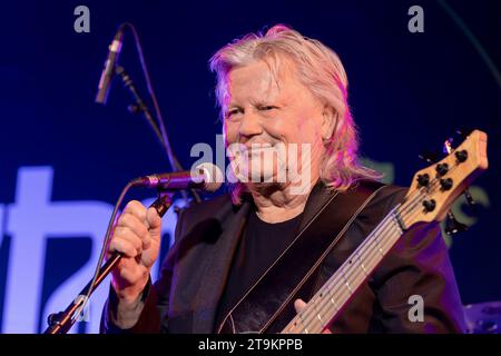 Henning Protzmann Bass, Gesang, geb. 12) febbraio 1946 a Radebeul während des Konzertes der Rockband Panta Rhei mit dem Programm Alles fließt im Ostradome im Rahmen der Jazztage Dresden., *** Henning Protzmann basso, voce, nato il 12 febbraio, 1946 a Radebeul durante il concerto della rock band Panta Rhei con il programma Alles fließt all'Ostradome durante il Jazztage Dresda, Foto Stock