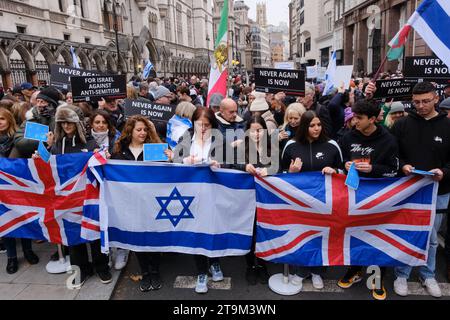 Strand, Londra, Regno Unito, 26 novembre 2023. La marcia contro l'antisemitismo nel centro di Londra. Crediti: Matthew Chattle/Alamy Live News Foto Stock