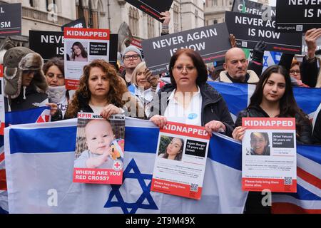 Strand, Londra, Regno Unito, 26 novembre 2023. La marcia contro l'antisemitismo nel centro di Londra. Crediti: Matthew Chattle/Alamy Live News Foto Stock