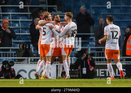 Portsmouth, Regno Unito. 25 novembre 2023. Il centrocampista del Blackpool CJ Hamilton (22) celebra il suo gol 0-3 durante la partita di Portsmouth FC vs Blackpool FC Sky BET EFL League One a Fratton Park, Portsmouth, Inghilterra, Regno Unito il 25 novembre 2023 Credit: Every Second Media/Alamy Live News Foto Stock