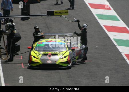 Foto scattata al circuito del Mugello durante una sessione di gara del campionato italiano GT3 Foto Stock