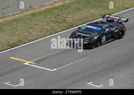 Foto scattata al circuito del Mugello durante una sessione di gara del campionato italiano GT3 Foto Stock