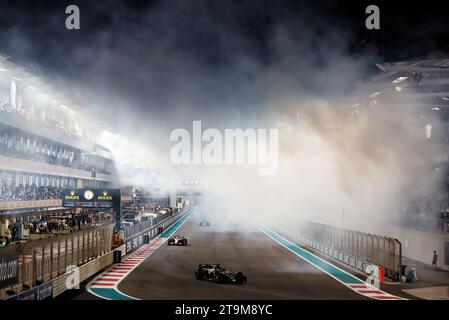 Abu Dhabi, Abu Dhabi. 26 novembre 2023. Valtteri Bottas (fin) Alfa Romeo F1 Team C43 al termine della gara. Formula 1 World Championship, Rd 23, Gran Premio di Abu Dhabi, domenica 26 novembre 2023. Circuito Yas Marina, Abu Dhabi, Emirati Arabi Uniti. 26.11.2023. Campionato del mondo di Formula 1, Rd 23, Gran Premio di Abu Dhabi, circuito Yas Marina, Abu Dhabi, giornata di gara. Il credito fotografico dovrebbe essere: XPB/Press Association Images. Credito: XPB Images Ltd/Alamy Live News Foto Stock