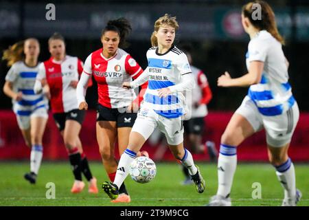 Zwolle, Paesi Bassi. 26 novembre 2023. Zwolle - Nayomi Buikema del PEC Zwolle Vrouwen durante la partita tra PEC Zwolle V1 contro Feyenoord V1 a VV Berkum il 26 novembre 2023 a Zwolle, Paesi Bassi. Credito: Immagini da Box a Box/Alamy Live News Foto Stock