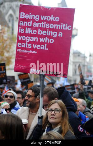 Londra, Regno Unito, 26 novembre 2023 campagna contro l'antisemitismo marzo. Più di 100.000 marzo attraverso Londra nella più grande protesta contro l'antisemitismo dal 1936. Credito: JOHNNY ARMSTEAD/Alamy Live News Foto Stock