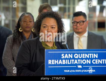 San Quentin, CA - 17 marzo 2023: La deputata mia Bonta parla ad un convegno stampa presso la prigione di San Quentin con il governatore Newsom. Foto Stock