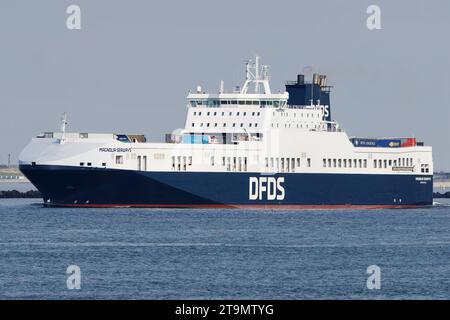 La nave da carico Ro-Ro Magnolia Seaways lascia il porto di Rotterdam il 14 settembre 2023. Foto Stock