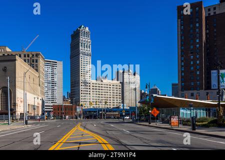 La Book Tower vista da Grand River Avenue a Detroit, Stati Uniti Foto Stock