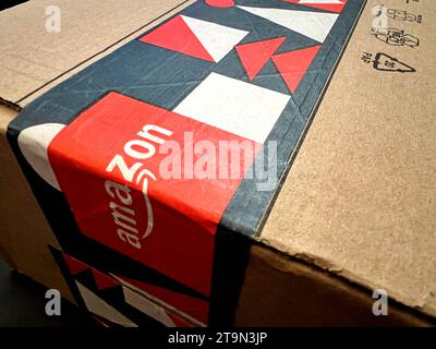 Nahaufnahme Amazon prime Paket *** primo piano pacchetto Amazon prime Copyright: Xmix1x credito: Imago/Alamy Live News Foto Stock