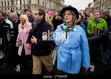 Londra, Regno Unito, 26 novembre 2023, Maureen Lipman in Parliament Square alla marcia contro l'antisemitismo nel centro di Londra. Crediti: Antony Medley/Alamy Live News Foto Stock