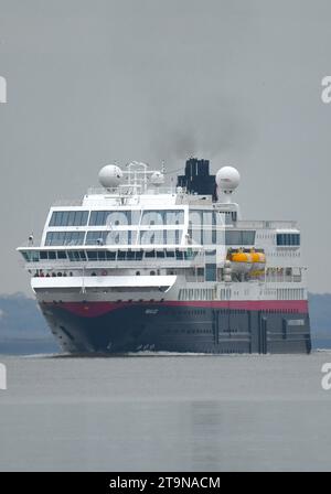 La nave da crociera Expedition MS Maud è raffigurata su un fiume Tamigi durante l'inverno mentre si trova accanto al London International Cruise Terminal. La spedizione cr dei 135 metri Foto Stock