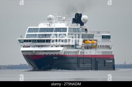 La nave da crociera Expedition MS Maud è raffigurata su un fiume Tamigi durante l'inverno mentre si trova accanto al London International Cruise Terminal. La spedizione cr dei 135 metri Foto Stock