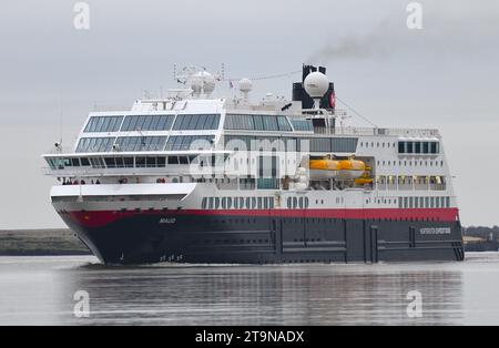 La nave da crociera Expedition MS Maud è raffigurata su un fiume Tamigi durante l'inverno mentre si trova accanto al London International Cruise Terminal. La spedizione cr dei 135 metri Foto Stock