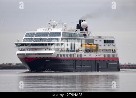 La nave da crociera Expedition MS Maud è raffigurata su un fiume Tamigi durante l'inverno mentre si trova accanto al London International Cruise Terminal. La spedizione cr dei 135 metri Foto Stock