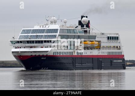 La nave da crociera Expedition MS Maud è raffigurata su un fiume Tamigi durante l'inverno mentre si trova accanto al London International Cruise Terminal. La spedizione cr dei 135 metri Foto Stock