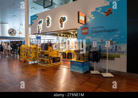 Negozio LEGO all'aeroporto internazionale di Copenhagen Foto Stock