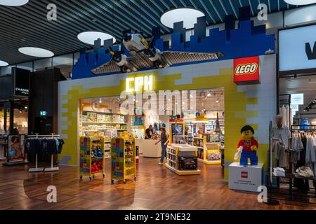 Negozio LEGO all'aeroporto internazionale di Copenhagen Foto Stock