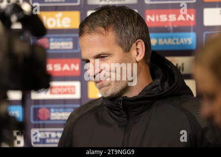 Manchester, Regno Unito. 26 novembre 2023. L'allenatore del Tottenham Hotspur Robert Vilahamn durante la partita di fa Women's Super League all'Academy Stadium di Manchester. Il credito fotografico dovrebbe leggere: Gary Oakley/Sportimage Credit: Sportimage Ltd/Alamy Live News Foto Stock