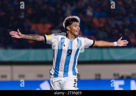 Bandung, Giava, Indonesia. 21 novembre 2023. Si Jalak Harupat Stadium Bandung, Giava, Indonesia - 21 novembre: L'argentino Agustin Ruberto celebra il suo gol con calcio di punizione durante la partita della Coppa del mondo Under-17 tra Argentina e Venezuela al si Jalak Harupat Stadium il 21 novembre 2023 a Bandung, Giava, Indonesia. (Foto di Sports Press Photo) (Eurasia Sport Images/SPP) credito: SPP Sport Press Photo. /Alamy Live News Foto Stock