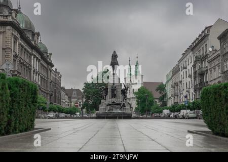 Statua commemorativa di Grunwald nel centro di Cracovia, in polonia, in mostra nel centro della piazza della città. Foto Stock