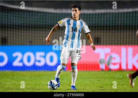 Bandung, Giava, Indonesia. 21 novembre 2023. Si Jalak Harupat Stadium Bandung, Giava, Indonesia - 21 novembre: Tobias Palacio of Argentina controlla la palla durante la partita della Coppa del mondo Under-17 tra Argentina e Venezuela al si Jalak Harupat Stadium il 21 novembre 2023 a Bandung, Giava, Indonesia. (Foto di Sports Press Photo) (Eurasia Sport Images/SPP) credito: SPP Sport Press Photo. /Alamy Live News Foto Stock