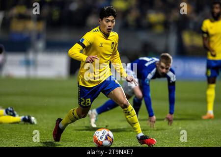 Lyngby, Danimarca. 26 novembre 2023. Yuito Suzuki (28) di Broendby SE visto durante il 3F Superliga match tra Lyngby BK e Broendby IF al Lyngby Stadium di Lyngby. (Foto: Gonzales Photo/Alamy Live News Foto Stock