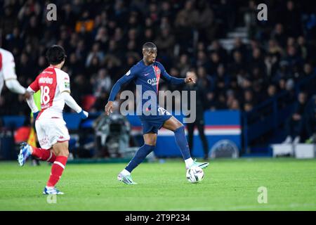 Nordi Mukiele durante la partita di calcio della Ligue 1 tra il Paris Saint-Germain PSG e L'AS Monaco ASM al Parc des Princes di Parigi, in Francia, il 24 novembre 2023. Crediti: Victor Joly/Alamy Live News Foto Stock