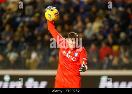 Bergamo, Italia. 25 novembre 2023. Pierluigi Gollini del Sac Napoli visto in azione durante la partita tra Atalanta BC e SSC Napoli come parte della serie A italiana, stagione 2023/2024, allo Stadio Gewiss. Punteggio finale; Atalanta 1: 2 Napoli. (Foto di Nderim Kaceli/SOPA Images/Sipa USA) credito: SIPA USA/Alamy Live News Foto Stock