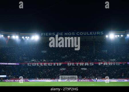 Vista generale (panoramica atmosfera o atmosfera atmosfera illustrazione) durante la partita di calcio della Ligue 1 tra il Paris Saint-Germain PSG e AS Monaco ASM al Parc des Princes di Parigi, in Francia, il 24 novembre 2023. Crediti: Victor Joly/Alamy Live News Foto Stock