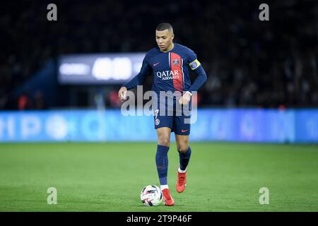 Kylian Mbappe durante la partita di calcio della Ligue 1 tra il Paris Saint-Germain PSG e L'AS Monaco ASM al Parc des Princes di Parigi, in Francia, il 24 novembre 2023. Crediti: Victor Joly/Alamy Live News Foto Stock