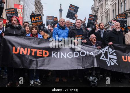 Londra, Regno Unito. 26 novembre 2023. Decine di migliaia di persone si unirono alla marcia contro l'antisemitismo nel centro di Londra, su una strada dalle Royal Courts of Justice, fino a Parliament Square. Si dice che il raduno sia il più grande del suo genere dalla battaglia di Cable Street nel 1936. Credito: Fotografia dell'undicesima ora/Alamy Live News Foto Stock