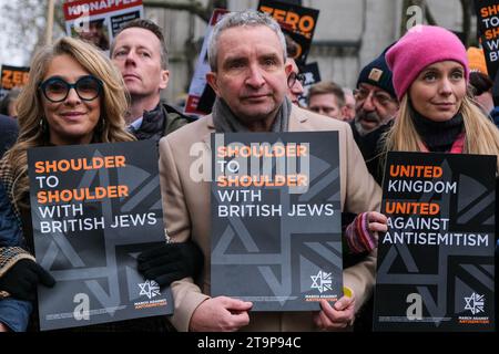 Londra, Regno Unito. 26 novembre 2023. Decine di migliaia di persone si unirono alla marcia contro l'antisemitismo nel centro di Londra, su una strada dalle Royal Courts of Justice, fino a Parliament Square. Si dice che il raduno sia il più grande del suo genere dalla battaglia di Cable Street nel 1936. Credito: Fotografia dell'undicesima ora/Alamy Live News Foto Stock