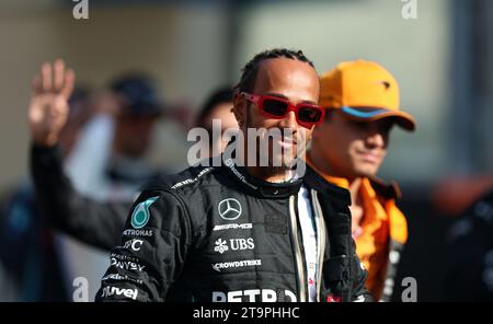 Abu Dhabi, Emirati Arabi Uniti. 26 novembre 2023. ABU DHABI, EMIRATI ARABI UNITI - NOVEMBRE 26: Lewis HAMILTON della Mercedes GP durante il Gran Premio di Formula 1 di Abu Dhabi sul circuito Yas Marina il 26 novembre 2023 ad Abu Dhabi, Emirati Arabi Uniti. (Foto di Amin Jamali/ATP Images) (JAMALI Amin/ATP/SPP) credito: SPP Sport Press Photo. /Alamy Live News Foto Stock