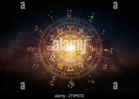 Segni zodiacali all'interno del cerchio oroscopo. Astrologia nel cielo con molte stelle e lune astrologia e oroscopi concetto Foto Stock