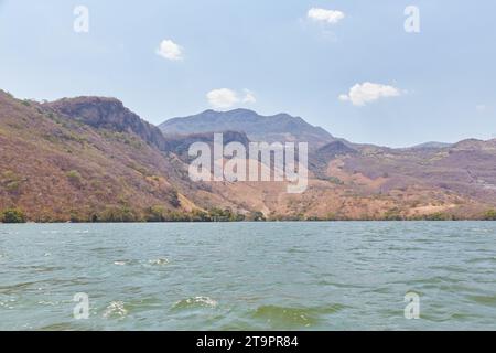 Un tour in barca attraverso il Sumideo Canyon nel Chiapas Foto Stock