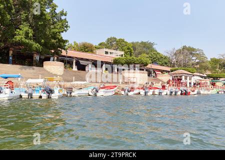 Un tour in barca attraverso il Sumideo Canyon nel Chiapas Foto Stock