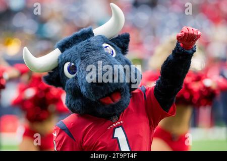 Houston, Texas, Stati Uniti. Houston, Texas, Stati Uniti. 26 novembre 2023. La mascotte degli Houston Texans Toro durante una partita tra i Jacksonville Jaguars e gli Houston Texans a Houston, Texas. Trask Smith/CSM/Alamy Live News Credit: Cal Sport Media/Alamy Live News Foto Stock