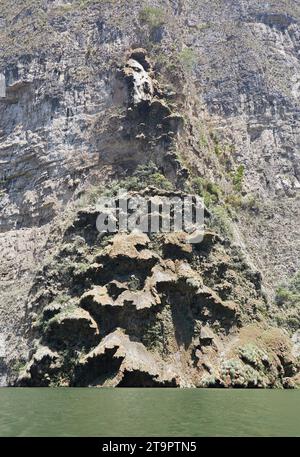 Un tour in barca attraverso il Sumideo Canyon nel Chiapas Foto Stock