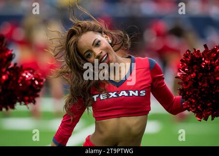 Houston, Texas, Stati Uniti. Houston, Texas, Stati Uniti. 26 novembre 2023. Gli Houston Texans Cheerleaders si esibiscono durante una partita tra i Jacksonville Jaguars e gli Houston Texans a Houston, Texas. Trask Smith/CSM/Alamy Live News Credit: Cal Sport Media/Alamy Live News Foto Stock