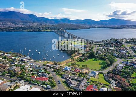 Vista aerea del fiume Derwent, del Monte Wellington, della città di Hobart, Tasmania, Australia Foto Stock