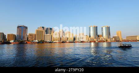 Le torri gemelle Rolex a Deira, Dubai, Emirati Arabi Uniti. Foto Stock