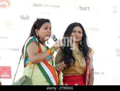 Fremont, CA - 19 agosto 2023: Partecipanti al FOG Festival, Festival of the Globe, precedentemente noto come Festival of India. Organizzatori che parlano su S Foto Stock