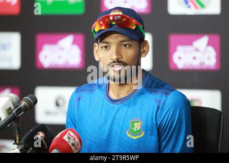 Il capitano del Bangladesh test Cricket Team Nazmul Hossain Shanto parla alla conferenza stampa pre-partita dopo la sessione di allenamento al Sylhet International Cri Foto Stock