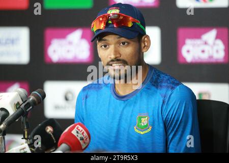 Il capitano del Bangladesh test Cricket Team Nazmul Hossain Shanto parla alla conferenza stampa pre-partita dopo la sessione di allenamento al Sylhet International Cri Foto Stock