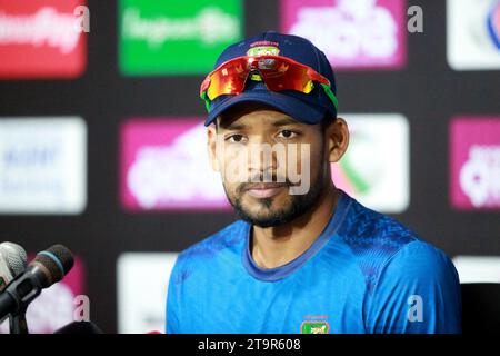 Il capitano del Bangladesh test Cricket Team Nazmul Hossain Shanto parla alla conferenza stampa pre-partita dopo la sessione di allenamento al Sylhet International Cri Foto Stock